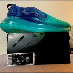 NWT Nike Air Max 720